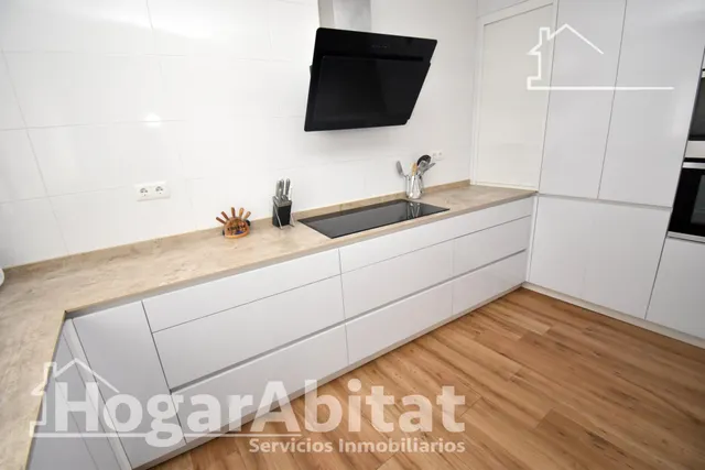 BONITA CASA TOTALMENTE REFORMADA CON GARAJE Y GRAN TERRAZA — 8
