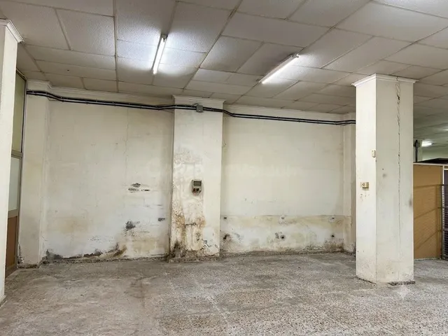 Local comercial de 214 m2 con salida de humos en la calle Es - foto 4