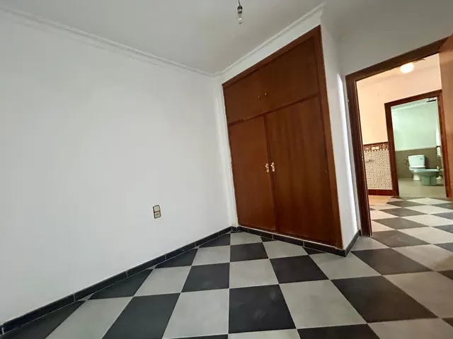 Amplia Casa para Reformar en el Corazón de la Ciudad — 31