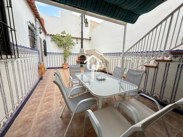 Espectacular casa pareada reformada en san vicente del raspeig: 142m2, 5 dormitorios, patio y terraza con solárium — 35