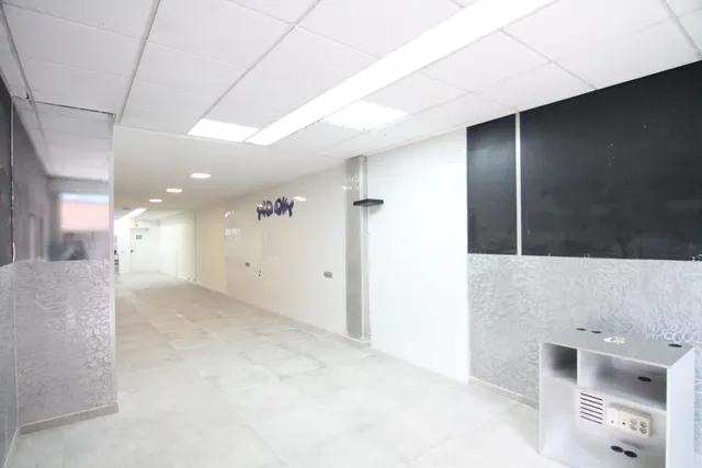 Local comercial de 108 m2 en Plaça Catalunya — 4