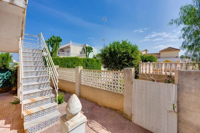 Bungalow con solárium, orientación sur y vistas a la piscina - foto 4