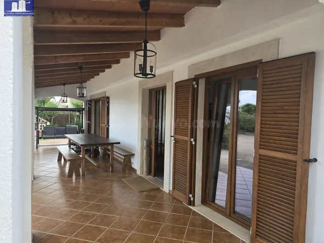Casa independiente con gran parcela además de un proyecto de