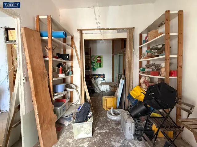 INMOBILIARIA ARBETETA VENDE EDIFICIO PARA REFORMAR EN PLENO CENTRO DE GUADALAJARA. — 36