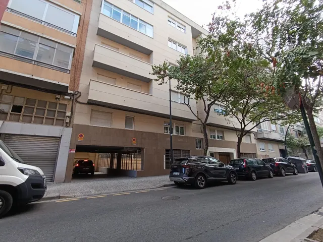 Piso de 59m2 con PLAZA DE GARAJE. Distribuido en tres dormitorios, salón, cocina y baño — 18