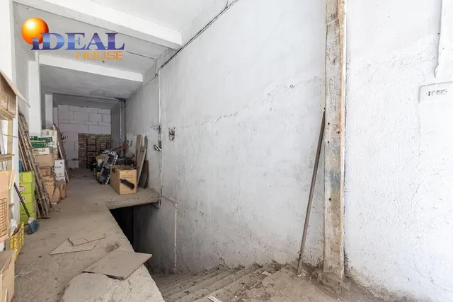 Local de 2 plantas en Granada — 6