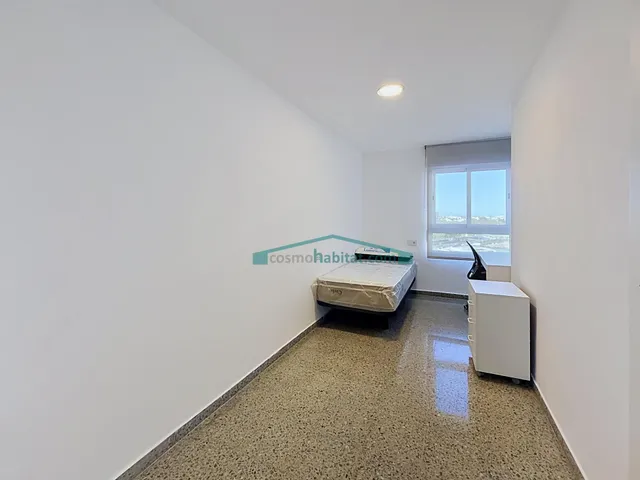 Piso reformado con terraza en alquiler en la zona de Avenida de Cataluña, Valencia — 11