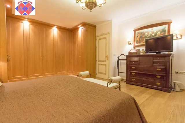 0110 Chalet en Zona Residencial, El Romeral. — 28