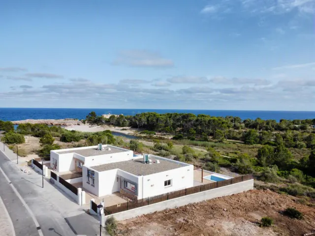 Exclusiva Villa de Obra Nueva con Piscina Frente al Pinar de - foto 2