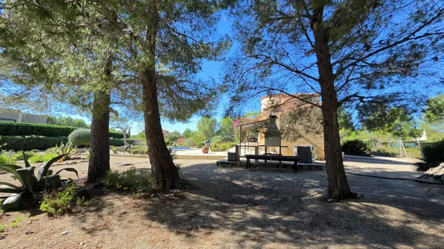 Chalet con piscina, gran parcela y licencia turística — 24