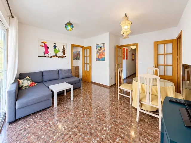 Bonito piso exterior y luminoso de dos dormitorios, baños y aseo en Albolote junto al metro y con plaza de garaje — 5