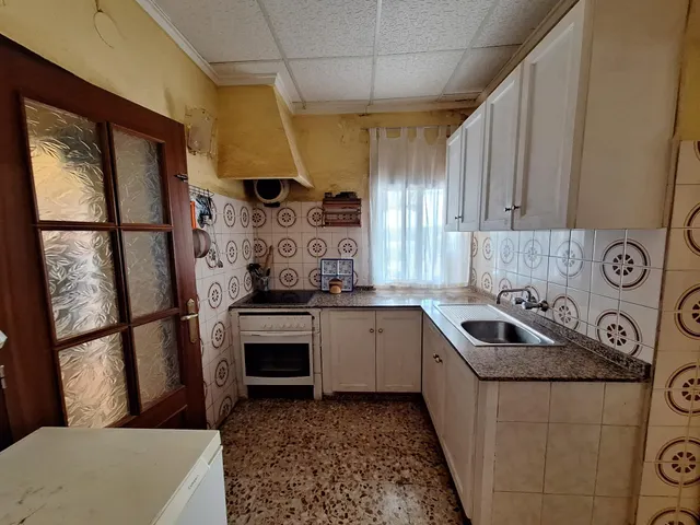 ¡Chalet con piscina a 858 €/m2!  4.000 m2 de parcela, 4 dormitorios y espacio para otra vivienda de 90 m2 — 12