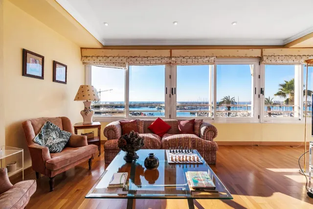 Exclusiva vivienda con vistas al mar y orientación sur - foto 2