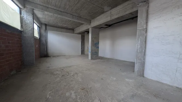 Unico Local en venta en Calle Andarella 2 — 6