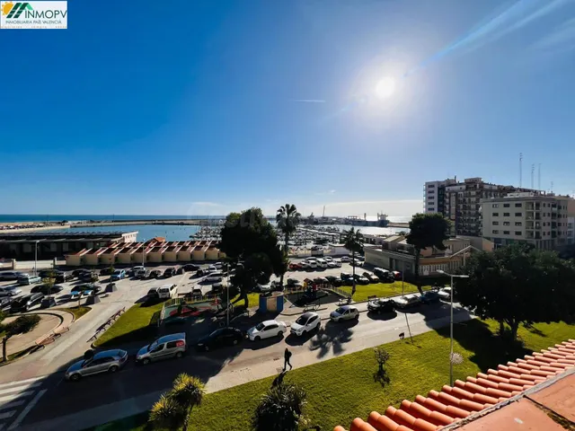 AMPLIA Y BONITA VIVIENDA DE 4 DORMITORIOS EN FRENTE DEL MAR! - foto 3