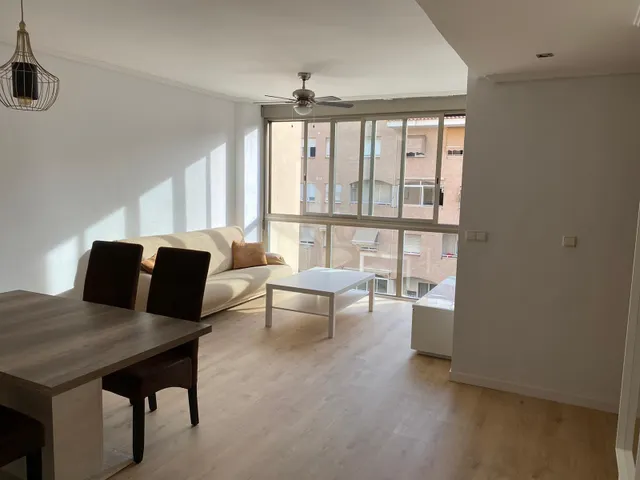 ¡Amplio y Luminoso Piso en Pueblo de San Juan! — 6