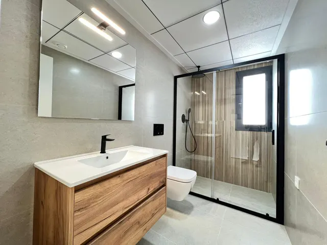 CHALET CON SOLÁRIUM, PISCINA Y SÓTANO — 23