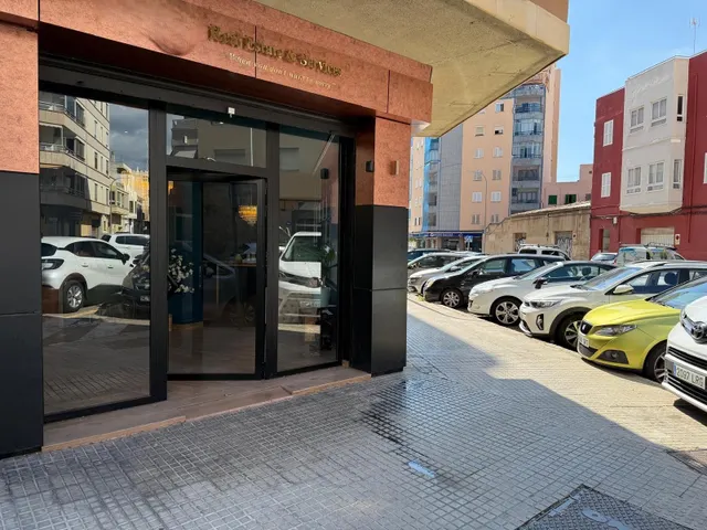 Local comercial 90m² en venta - Foners — 18