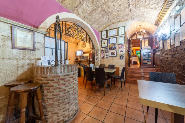 VENTA DE RESTAURANTE EN CENTRO HISTÓRICO DE ALMERÍA — 10