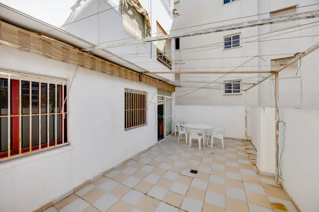 Gran piso de 4 dormitorios y dos baños en el corazón de Torrevieja, a menos de 500 metros del mar — 27