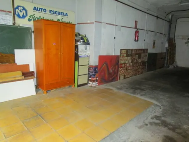 Urbis te ofrece un local en alquiler en Salesas, Salamanca. — 4