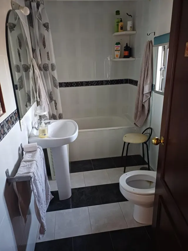 Casa con amplia parcela y piscina en torrecera — 11