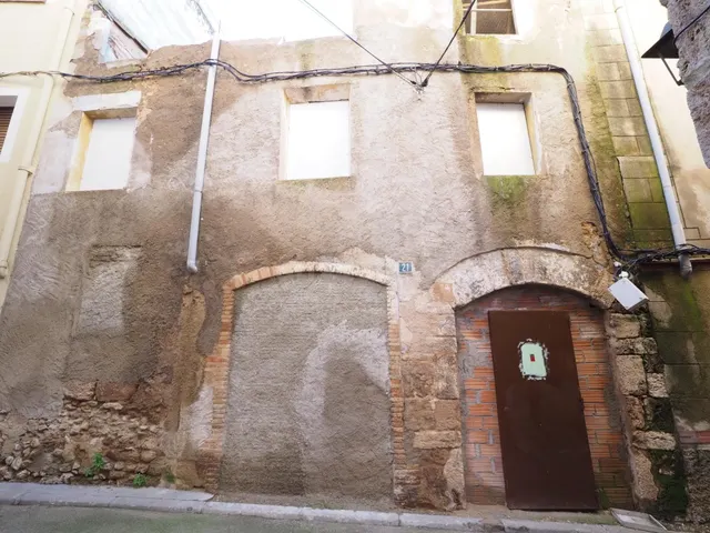 SE VENDE CASA INDEPENDIENTE EN SANT QUINTI DE MEDIONA
