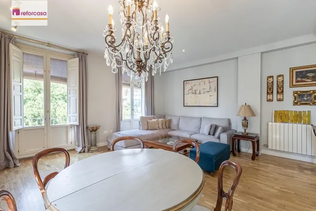 Exclusivo Piso Dúplex en el Corazón de Granada — 2