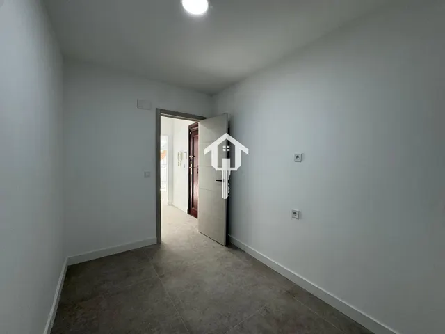 Inmoparadise les ofrece espectacular vivienda en venta en Alicante centro, el edificio los representantes . 120m2, 3 dormitorios, dos baños,reformada. — 12