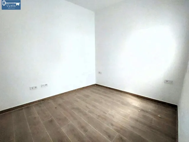PRECIOSO BAJO CON PATIO — 8
