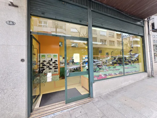 IDEAL INVERSORES. LOCAL COMERCIAL ALQUILADO EN BUENA ZONA COMERCIAL — 26