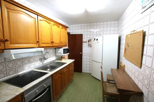 Traumatología (zona). Piso amueblado. 4 dormitorios .2 baños. Estudiantes. Calefacción central — 17