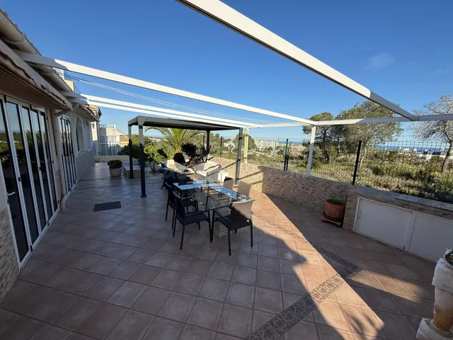Espectacular Villa en Villamartin con Vistas Directas al Mar - foto 3