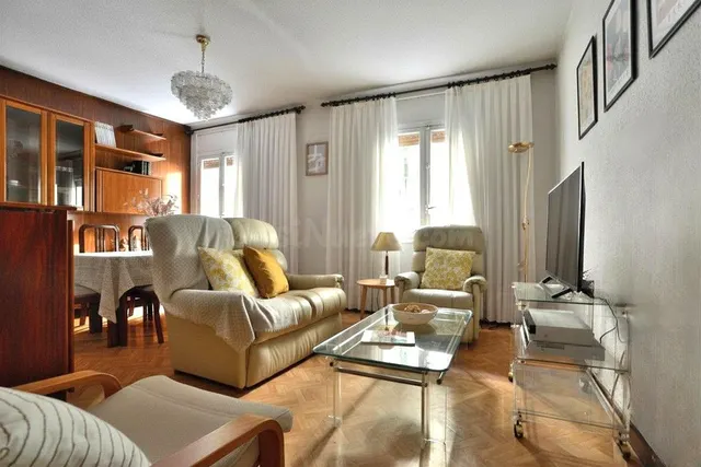 Se vende piso de 120 m2 en zona de Orense