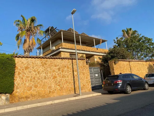AMPLIA VILLA INDEPENDIENTE CON 816M2 DE PARCELA - foto 3