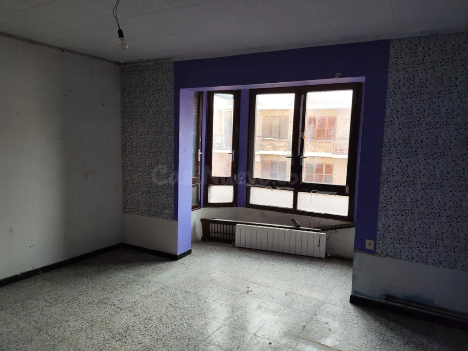 ¡AMPLIO PISO A LA VENTA EN LES BORGES BLANQUES!