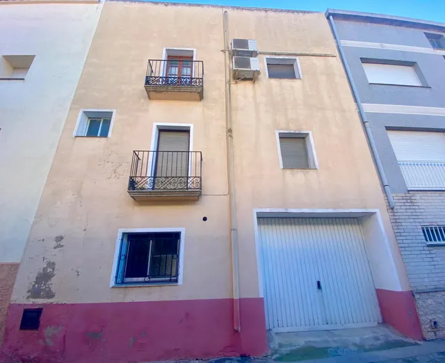 Gran casa de pueblo a dos calles en el centro — 43