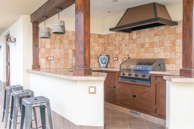 ¡Descubre el hogar de tus sueños en este espectacular chalet independiente! — 17