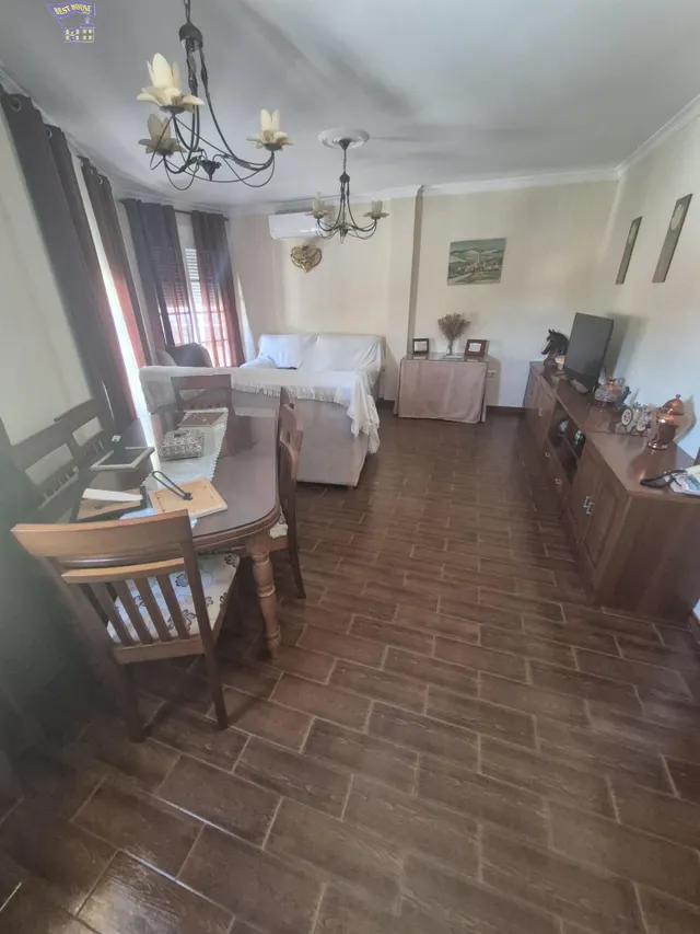 SE VENDE CASA EN ZONA DE LA JUNTA DE LOS RÍOS