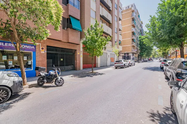 ¡Oportunidad Única en Granada: Tu Garaje Perfecto! ✨ — 14