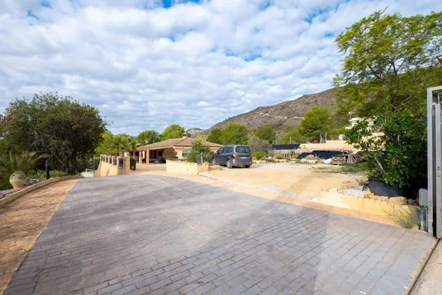 Preciosa finca Chalet con 4 dormitorios y 3.000 m2 de parcela vallada en la Robella — 43