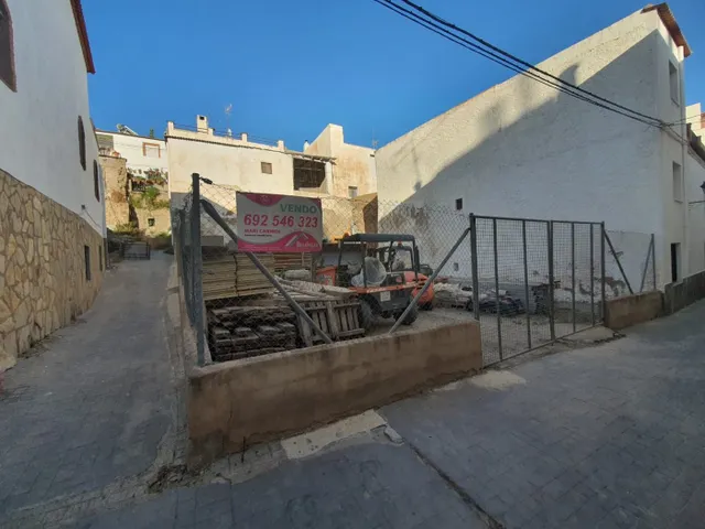 SOLAR URBANO EN LAUJAR DE ANDARAX — 2