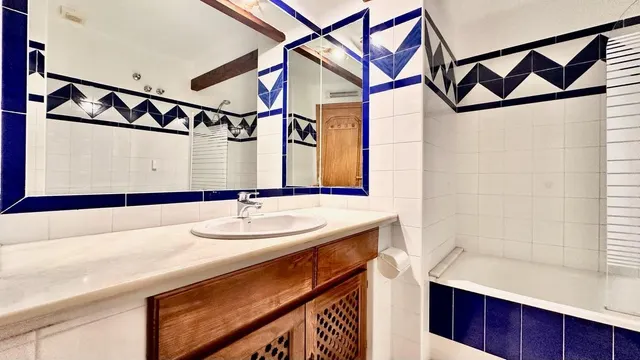 Apartamento con terraza, provincia de Alicante, Torrevieja. 2 habitaciones, 63 m2, 200 metros al mar. — 16