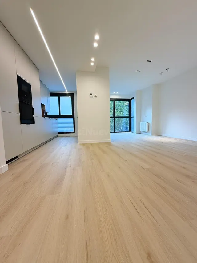 Espacioso Piso en Alquiler en Plenilunio — 2