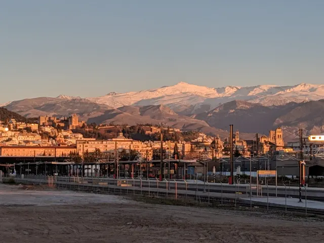 ¡Oportunidad de Inversión en el Corazón de Granada! — 30