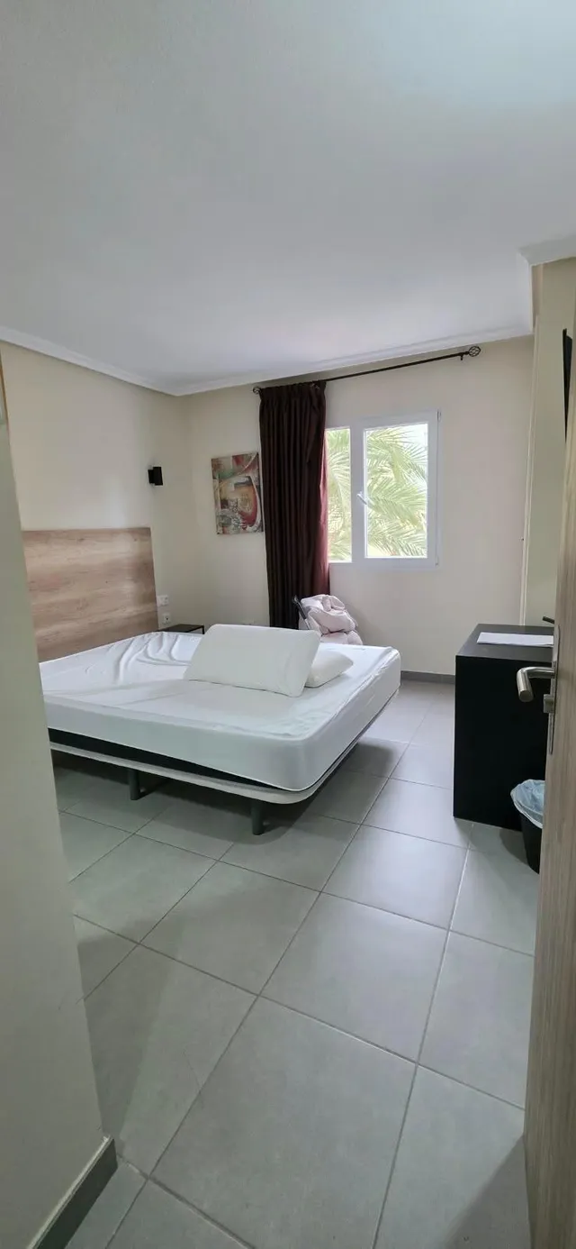 Hotel de 2 estrellas reformado en La Marina de Elche, zona Guardamar — 7