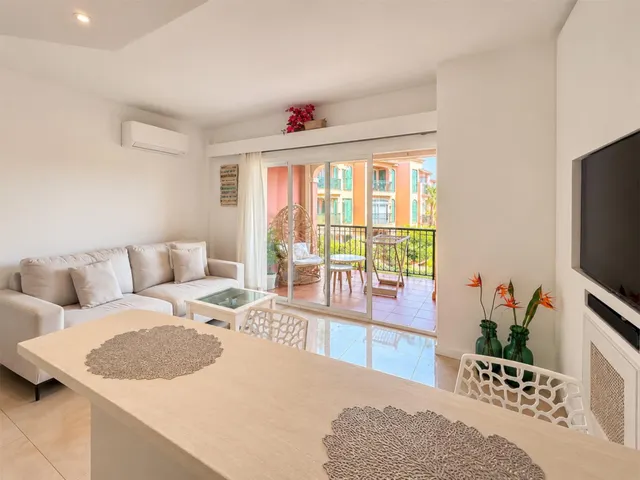 Un refugio mediterráneo reformado en Sa Torre, con terraza y cinco piscinas — 6