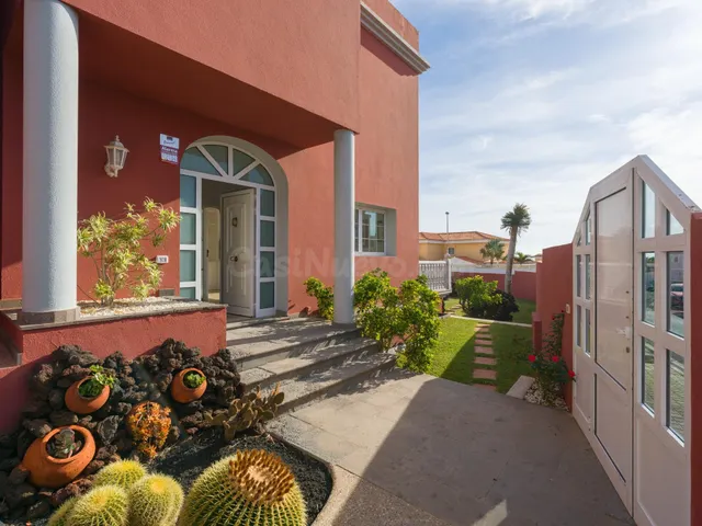 Chalet independiente con jardín y piscina privada en La Gari
