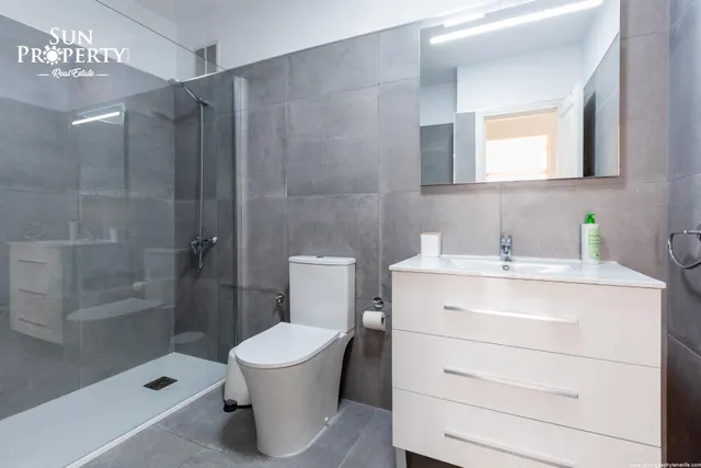 Apartamento reformado con vistas a la piscina y al maren playa paraiso — 13