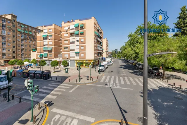Local + vivienda en Avda. Cadiz — 31